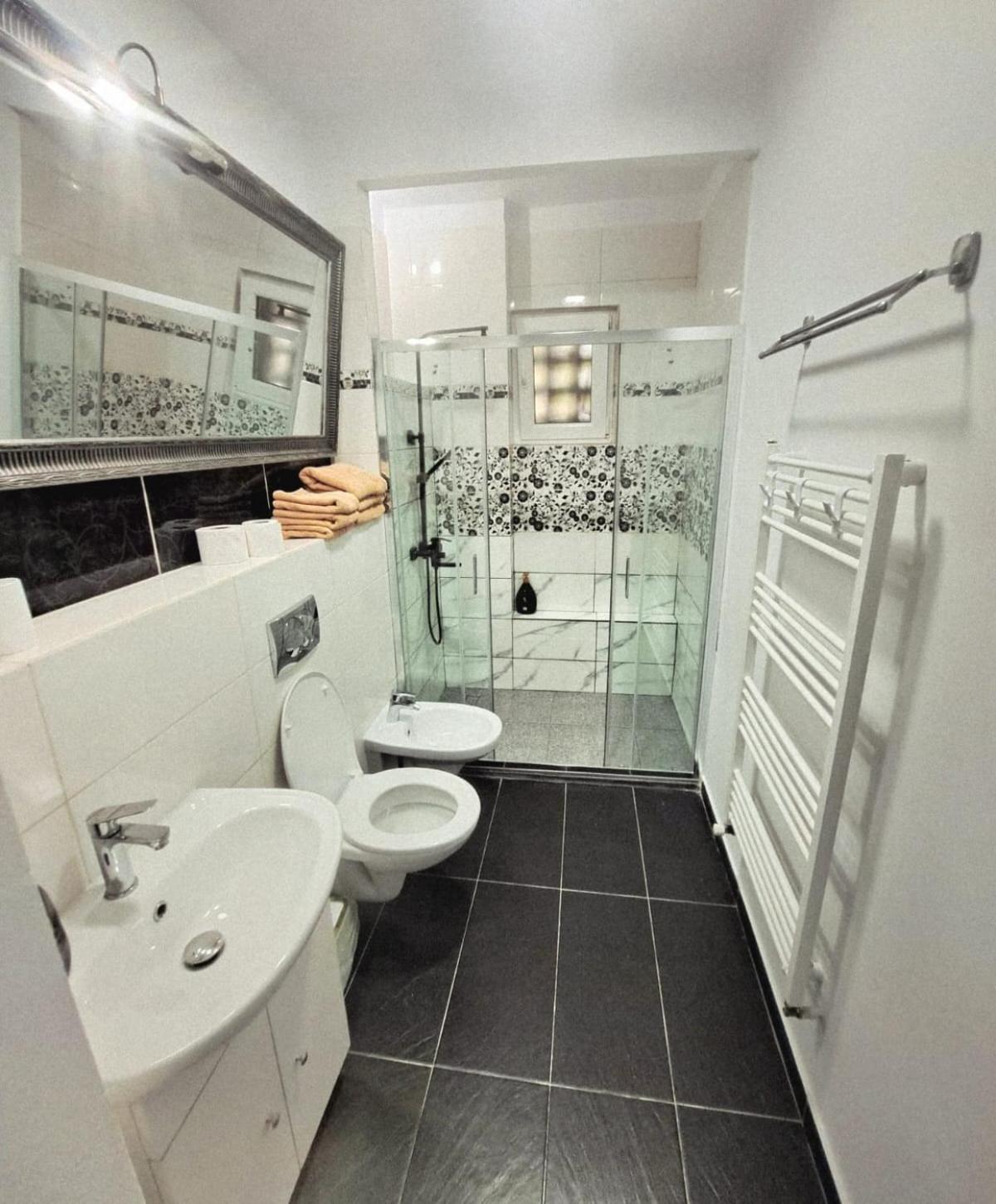 Apartament 3 Camere Hd هونيدوارا المظهر الخارجي الصورة